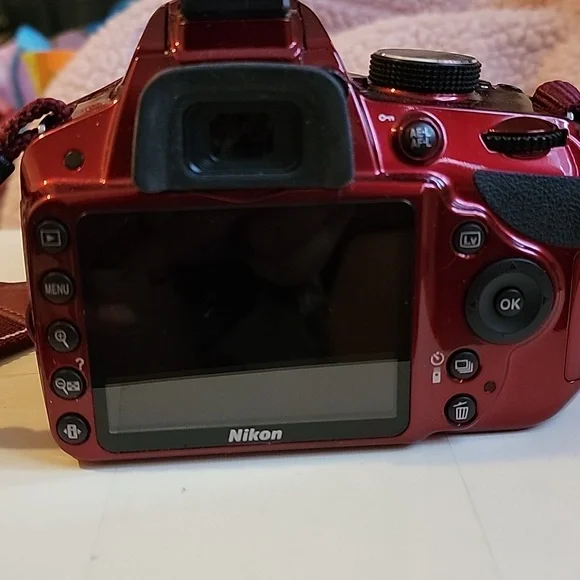 Nikon D3200 SLR Red - Picture 5 of 7